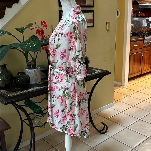 Show Me Your Mu Mu Women’s Pink Floral Brie Robe Garden of Bloom One Size - Picture 16 of 16